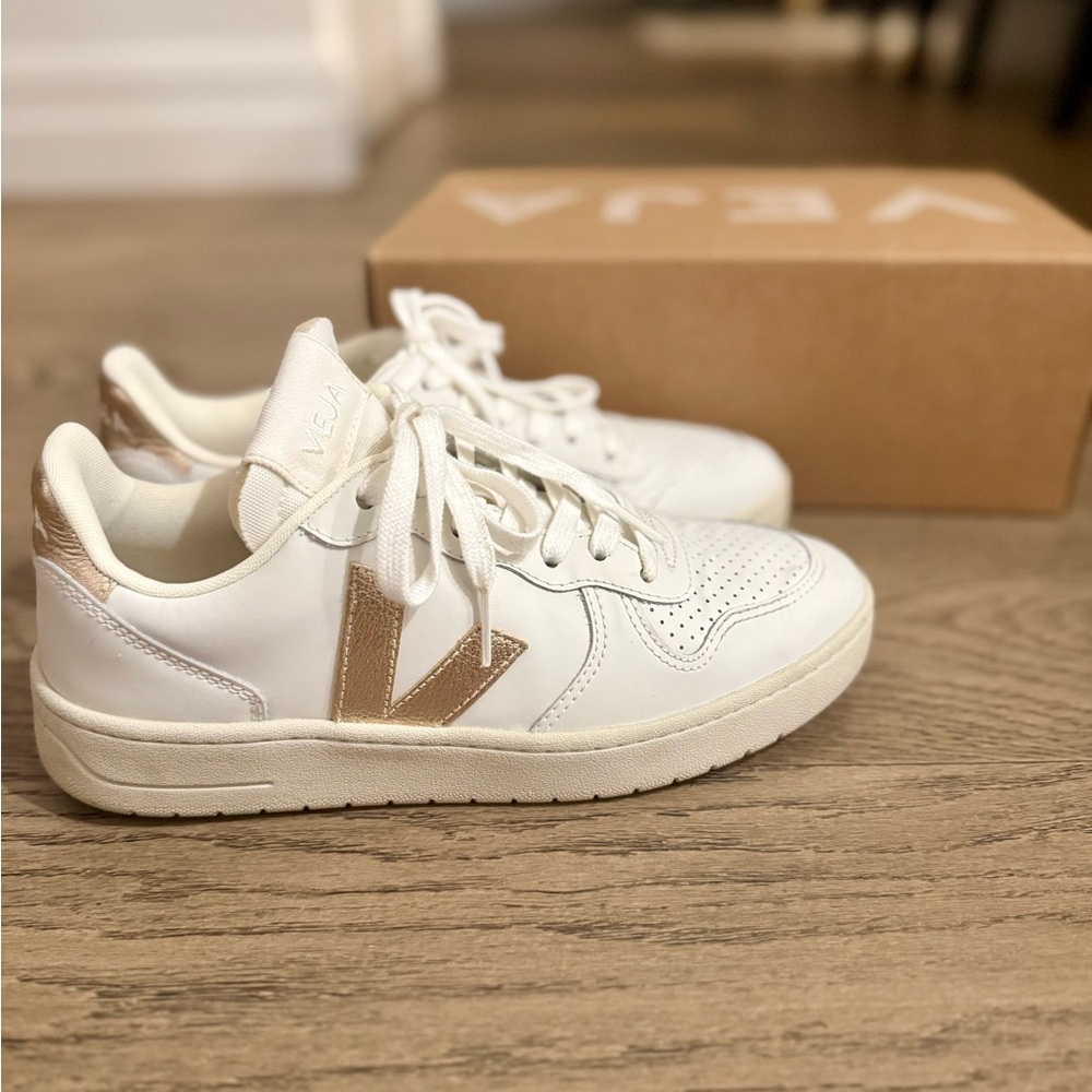 The VEJA™ V-10 Prime sneakers extra white platine